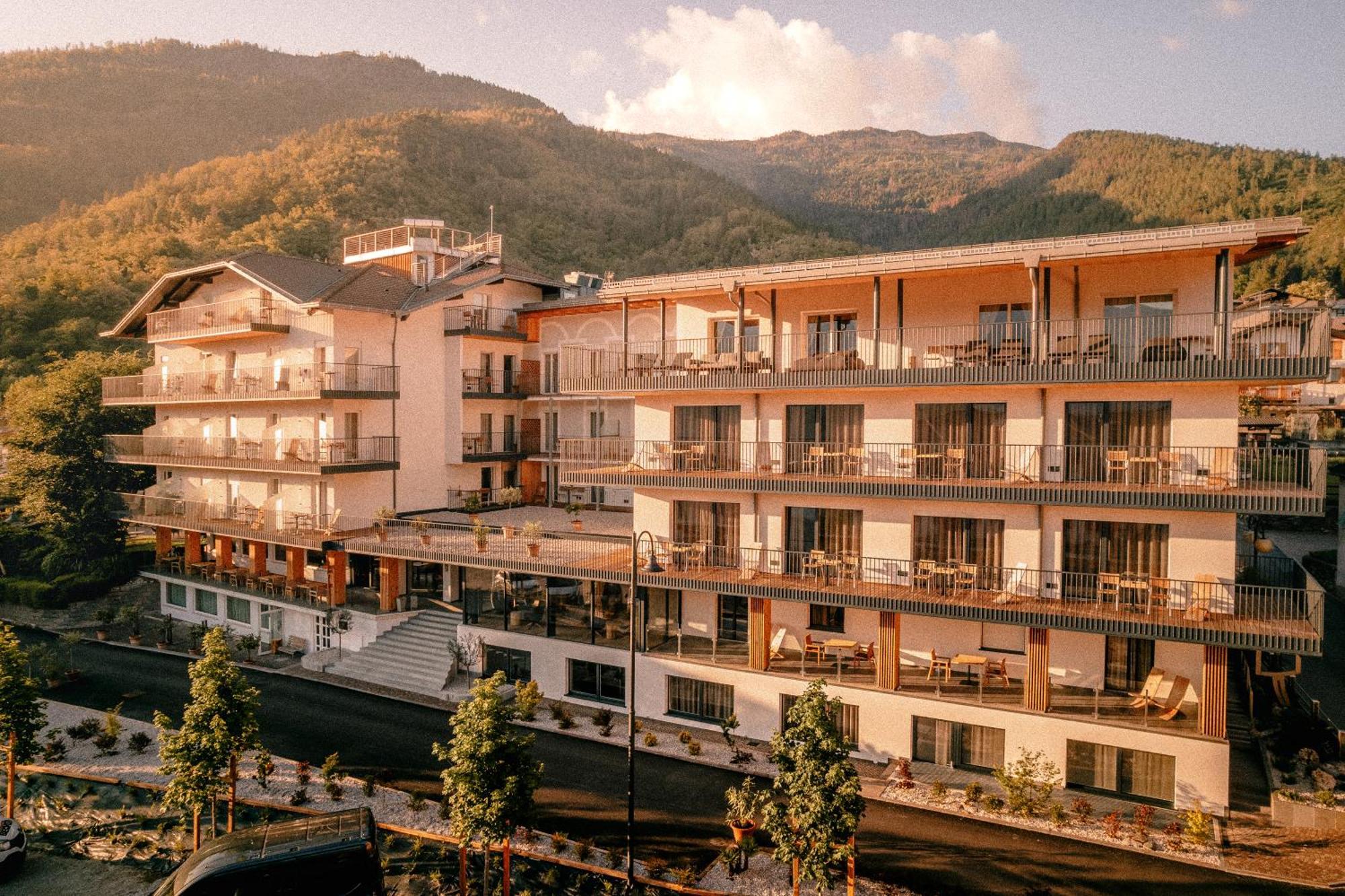 Cristallo Sport & Wellness Hotel Levico Terme Exterior foto